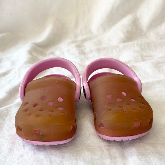 CROCS Toddler Classic Clog in Girls Translucent Gummy Pink Slip On Mule - Picture 3 of 15